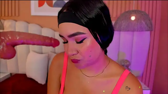 noa moon online show from April 18, 2:48 am