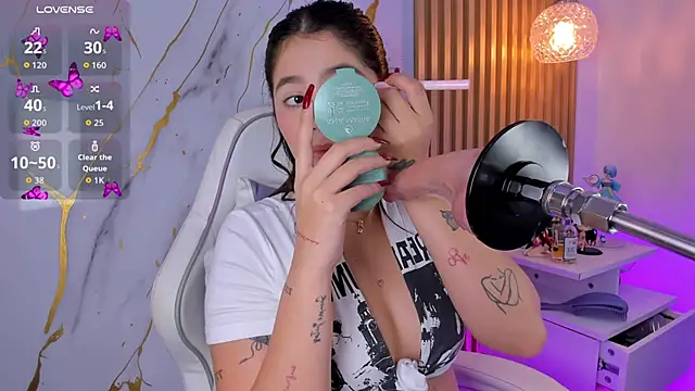 alissaowens  online show from December 23, 10:13 am