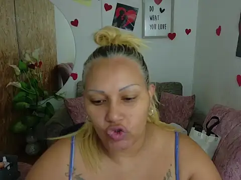 Snapshot of laleska_montenegro chatting on February 3, 4:32 am laleska montenegro online show from February 3, 4:32 am