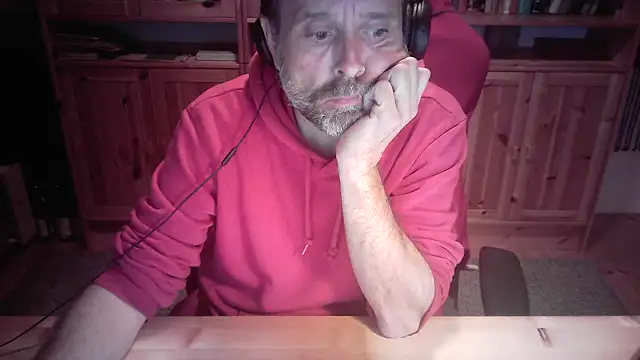 Snapshot of boy40bi chatting on October 22, 11:26 pm boy40bi online show from October 22, 11:26 pm