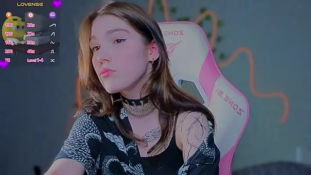 Snapshot of Sophie_SkyAngel chatting on August 3, 6:11 pm Sophie SkyAngel online show from August 3, 6:11 pm