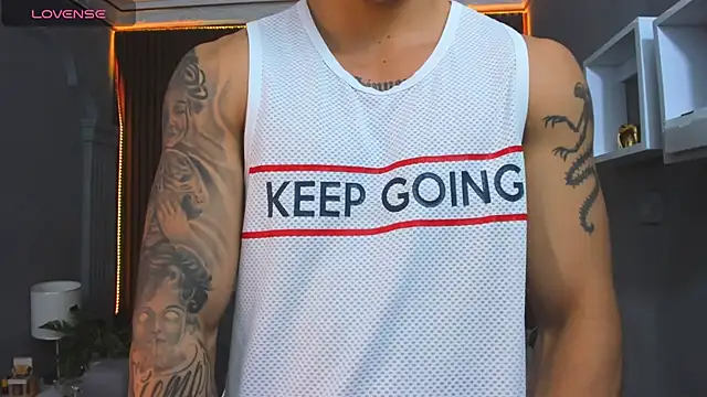 Leo santoro online show from November 11, 1:44 pm