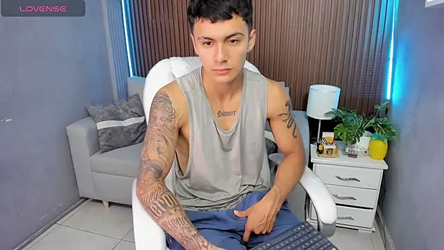 Leo santoro online show from November 27, 1:13 pm