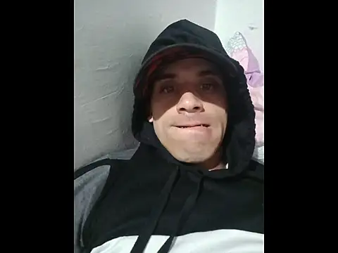 Snapshot of alex-golden chatting on November 29, 2:14 am alex-golden online show from November 29, 2:14 am