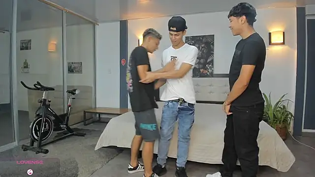 Snapshot of Bisexlifehot__ chatting on November 10, 11:04 pm Bisexlifehot online show from November 10, 11:04 pm