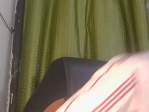 Snapshot of ursdreamperson chatting on July 9, 1:31 am ursdreamperson online show from July 9, 1:31 am