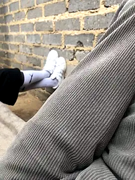 cuminsidebby online show from October 18, 8:15 am