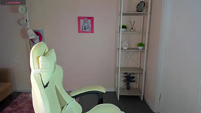 Lori Blossom online show from September 30, 8:19 am