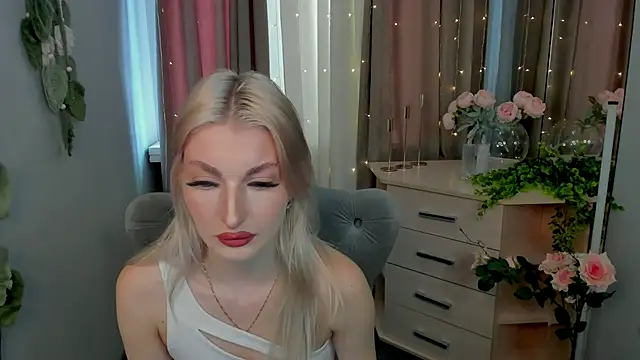Snapshot of Sarrah_blush chatting on September 17, 8:16 am Sarrah blush online show from September 17, 8:16 am