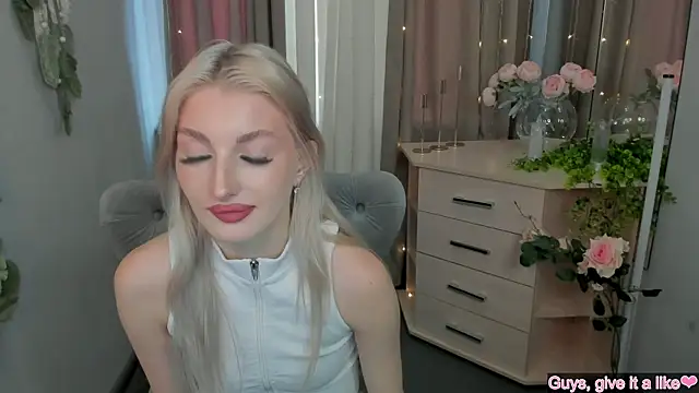 Snapshot of Sarrah_blush chatting on September 18, 8:16 am Sarrah blush online show from September 18, 8:16 am
