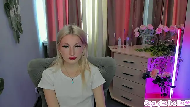 Snapshot of Sarrah_blush chatting on September 25, 8:18 am Sarrah blush online show from September 25, 8:18 am