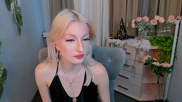Snapshot of Sarrah_blush chatting on October 27, 1:15 pm Sarrah blush online show from October 27, 1:15 pm