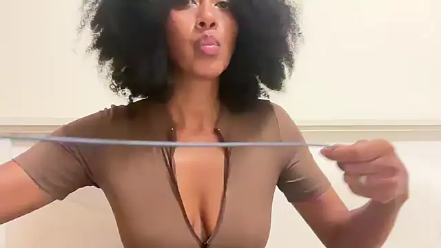 Vaylisse online show from November 2, 6:10 pm