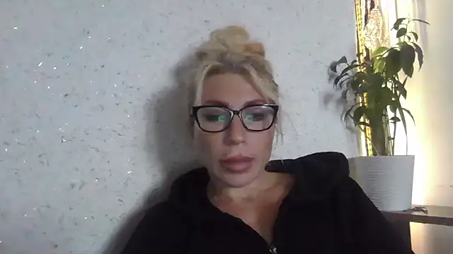 fox red lady7 online show from October 20, 10:05 am