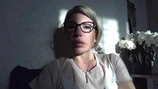 Snapshot of fox_red_lady7 chatting on February 3, 6:51 am fox red lady7 online show from February 3, 6:51 am