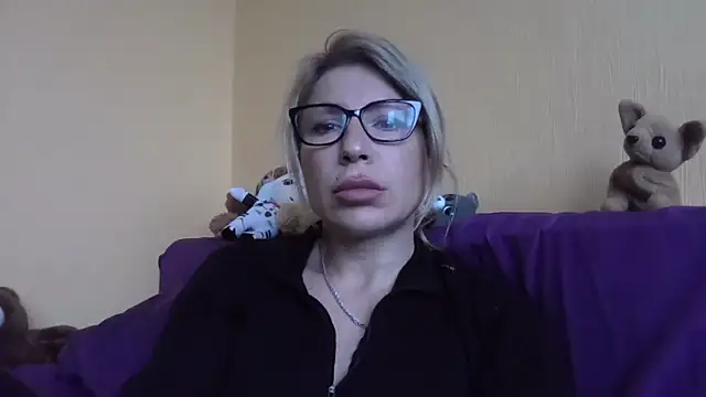 Snapshot of fox_red_lady7 chatting on February 6, 9:56 am fox red lady7 online show from February 6, 9:56 am