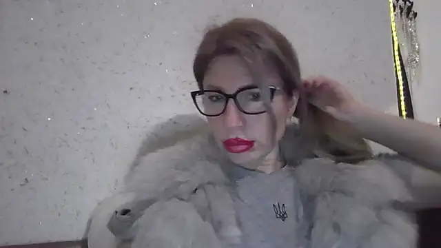 Snapshot of fox_red_lady7 chatting on February 12, 3:29 pm fox red lady7 online show from February 12, 3:29 pm