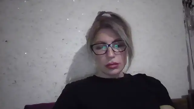 Snapshot of fox_red_lady7 chatting on February 17, 5:52 pm fox red lady7 online show from February 17, 5:52 pm