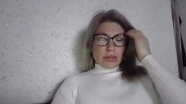 Snapshot of fox_red_lady7 chatting on February 19, 2:35 pm fox red lady7 online show from February 19, 2:35 pm