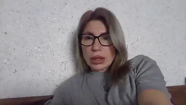 Snapshot of fox_red_lady7 chatting on February 20, 8:49 am fox red lady7 online show from February 20, 8:49 am