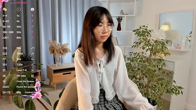 UdelaDodson online show from October 4, 3:21 pm