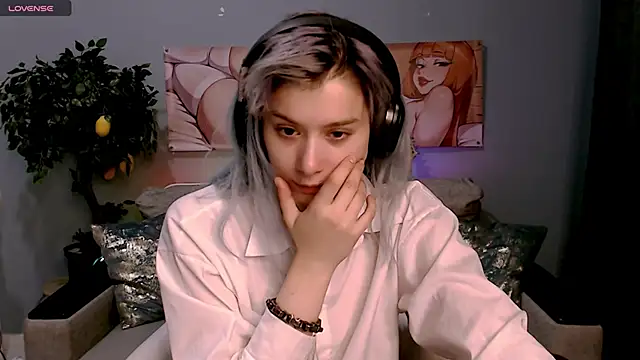 SophieAsh online show from October 11, 7:29 am