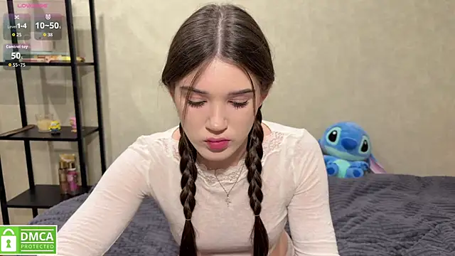 Snapshot of MollyBaby chatting on October 23, 2:38 pm MollyBaby online show from October 23, 2:38 pm