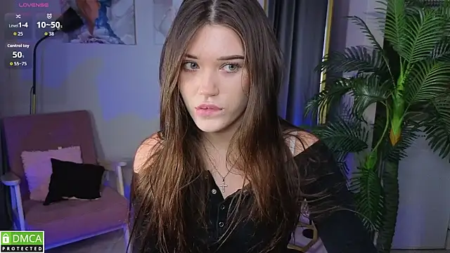 Snapshot of MollyBaby chatting on November 19, 1:55 pm MollyBaby online show from November 19, 1:55 pm