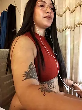 FallsForHerSmile online show from April 14, 7:03 am