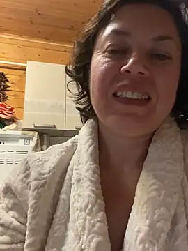 Snapshot of Kiravix chatting on November 3, 7:59 pm Kiravix online show from November 3, 7:59 pm