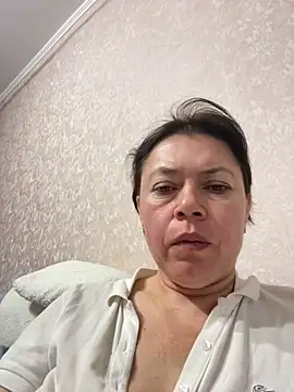 Snapshot of Kiravix chatting on November 7, 7:41 am Kiravix online show from November 7, 7:41 am