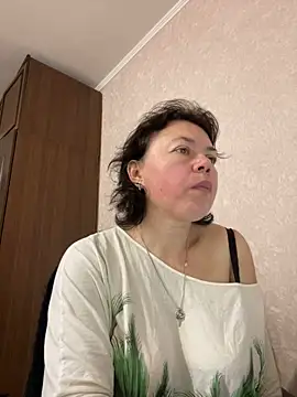 Snapshot of Kiravix chatting on November 10, 8:02 am Kiravix online show from November 10, 8:02 am