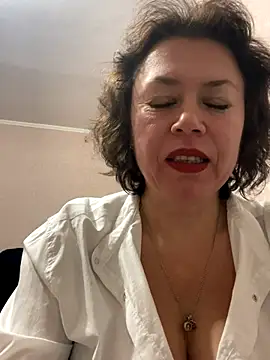 Snapshot of Kiravix chatting on December 2, 7:20 pm Kiravix online show from December 2, 7:20 pm