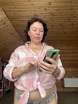 Snapshot of Kiravix chatting on December 21, 9:05 am Kiravix online show from December 21, 9:05 am