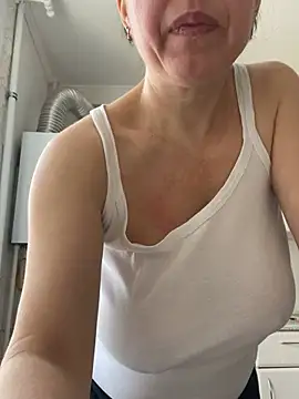 Snapshot of Kiravix chatting on January 15, 8:41 am Kiravix online show from January 15, 8:41 am