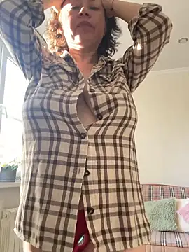 Snapshot of Kiravix chatting on February 4, 7:58 am Kiravix online show from February 4, 7:58 am