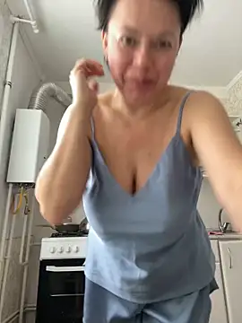 Snapshot of Kiravix chatting on February 20, 8:38 am Kiravix online show from February 20, 8:38 am