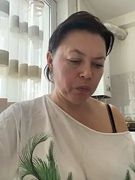 Snapshot of Kiravix chatting on February 21, 11:33 am Kiravix online show from February 21, 11:33 am