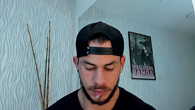 Snapshot of dylan_jacobx chatting on May 3, 1:33 am dylan jacobx online show from May 3, 1:33 am