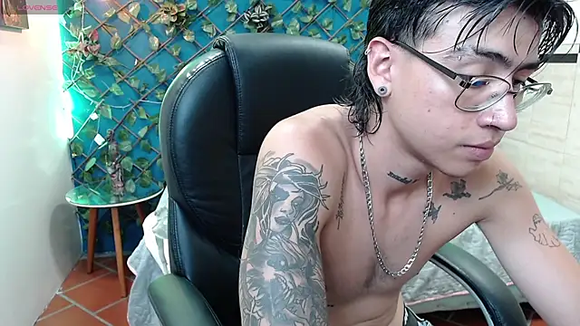 derekfly online show from September 24, 3:21 am