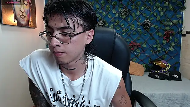 derekfly online show from October 3, 3:36 am