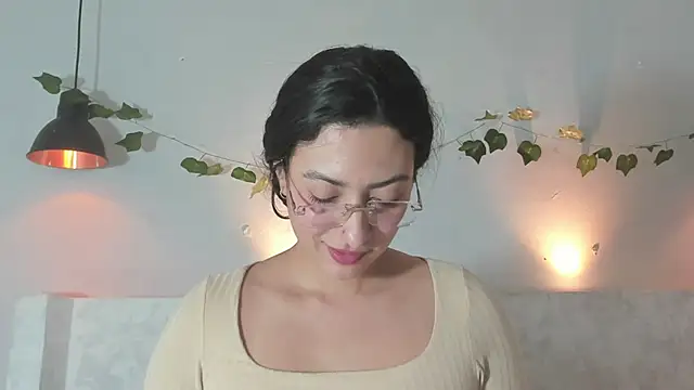 Snapshot of victoria_flores1 chatting on November 30, 12:03 am victoria flores1 online show from November 30, 12:03 am