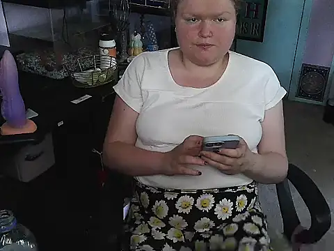 Snapshot of KadiSparkle chatting on September 17, 2:08 pm KadiSparkle online show from September 17, 2:08 pm