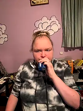 Snapshot of KadiSparkle chatting on November 1, 11:51 pm KadiSparkle online show from November 1, 11:51 pm