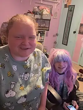 Snapshot of KadiSparkle chatting on November 15, 3:15 am KadiSparkle online show from November 15, 3:15 am