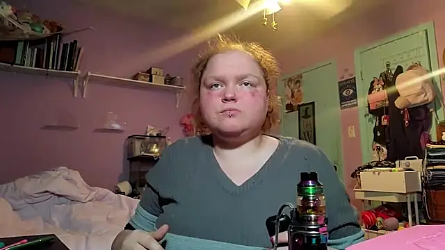 Snapshot of KadiSparkle chatting on February 15, 11:56 pm KadiSparkle online show from February 15, 11:56 pm