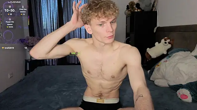 Snapshot of adam_chris chatting on October 19, 9:10 am adam chris online show from October 19, 9:10 am