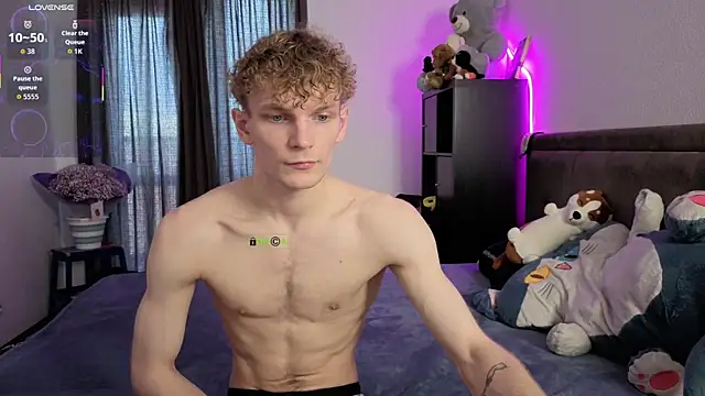 Snapshot of adam_chris chatting on October 20, 7:53 am adam chris online show from October 20, 7:53 am