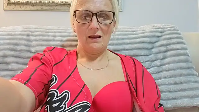 Velvet-Secrets online show from October 8, 8:50 pm