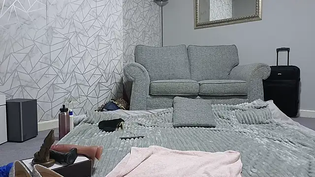 Velvet-Secrets online show from April 24, 9:50 pm